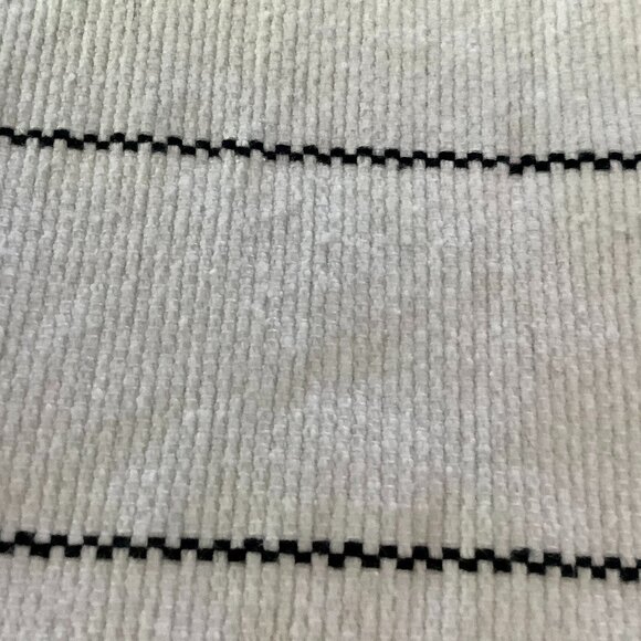 Set of 6 White / Black Placemats Rectangular. - Picture 6 of 9